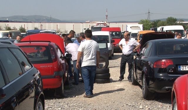 I riu kosovar e kërcënon babain pasi nuk bien dakord për blerjen e një veture