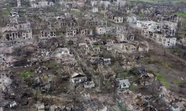 Ukrainë: Bomba godet shkollën, dyshohet për dhjetëra të vdekur