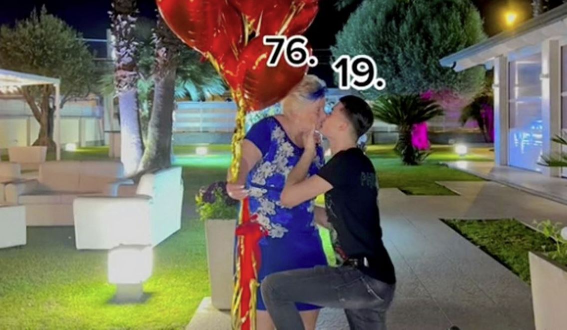 ‘Dashuria nuk njeh moshë’- I riu 19-vjeçar i propozon të dashurës së tij 76-vjeçare