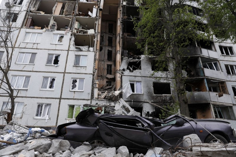 Nën rrënojat e një bodrumi gjenden trupat e 44 civilëve ukrainas