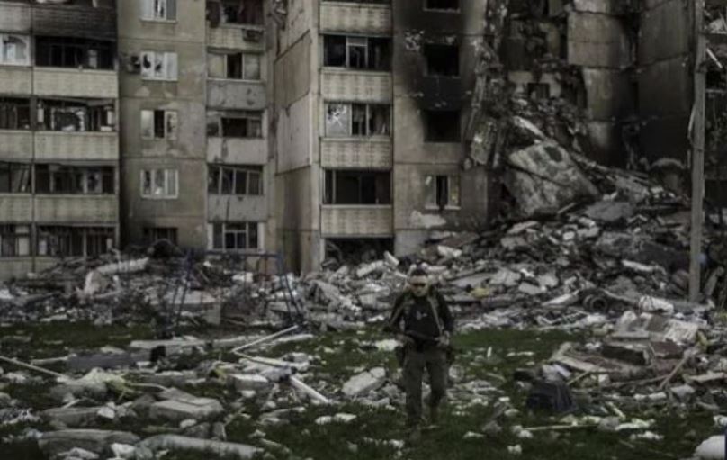 Rusia: 46 civilë janë larguar nga zona e fabrikës së çelikut në Mariupol