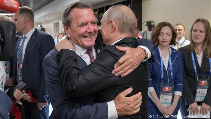 Miq për kokë – Putini dhe Schröderi