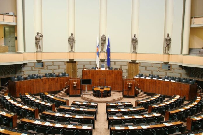 Vendim historik, parlamenti finlandez voton pro aplikimit në NATO