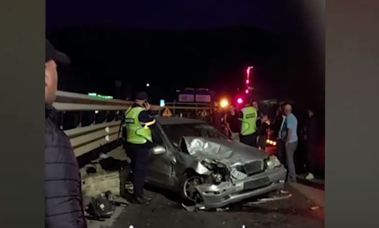 Dalin pamjet nga aksidenti zingjiror në ‘Rrugën e Kombit’, veturat bëhen llom