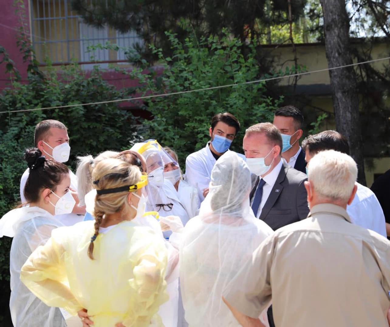 Zemaj thirrje Qeverisë Kurti: Ndaleni gjuetin ndaj sektorit të shëndetësisë, po i largon punonjësit nga Kosova