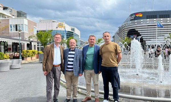 Ish-këshilltarët e Hashim Thaçit udhëtojnë në Hagë për vizitë
