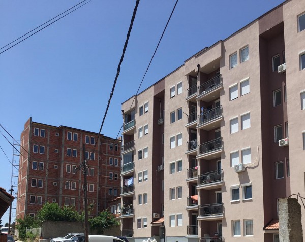 Qeveria e Serbisë ndan 10 banesa për policët e Kosovës në veri të Mitrovicës