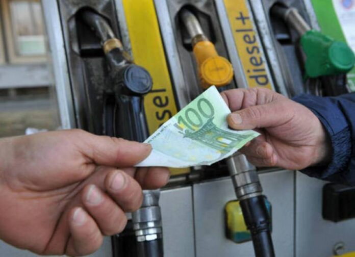 Shkon në 1 euro e 90 cent: Rritjen e çmimit të naftës s’ka kush e ndalë