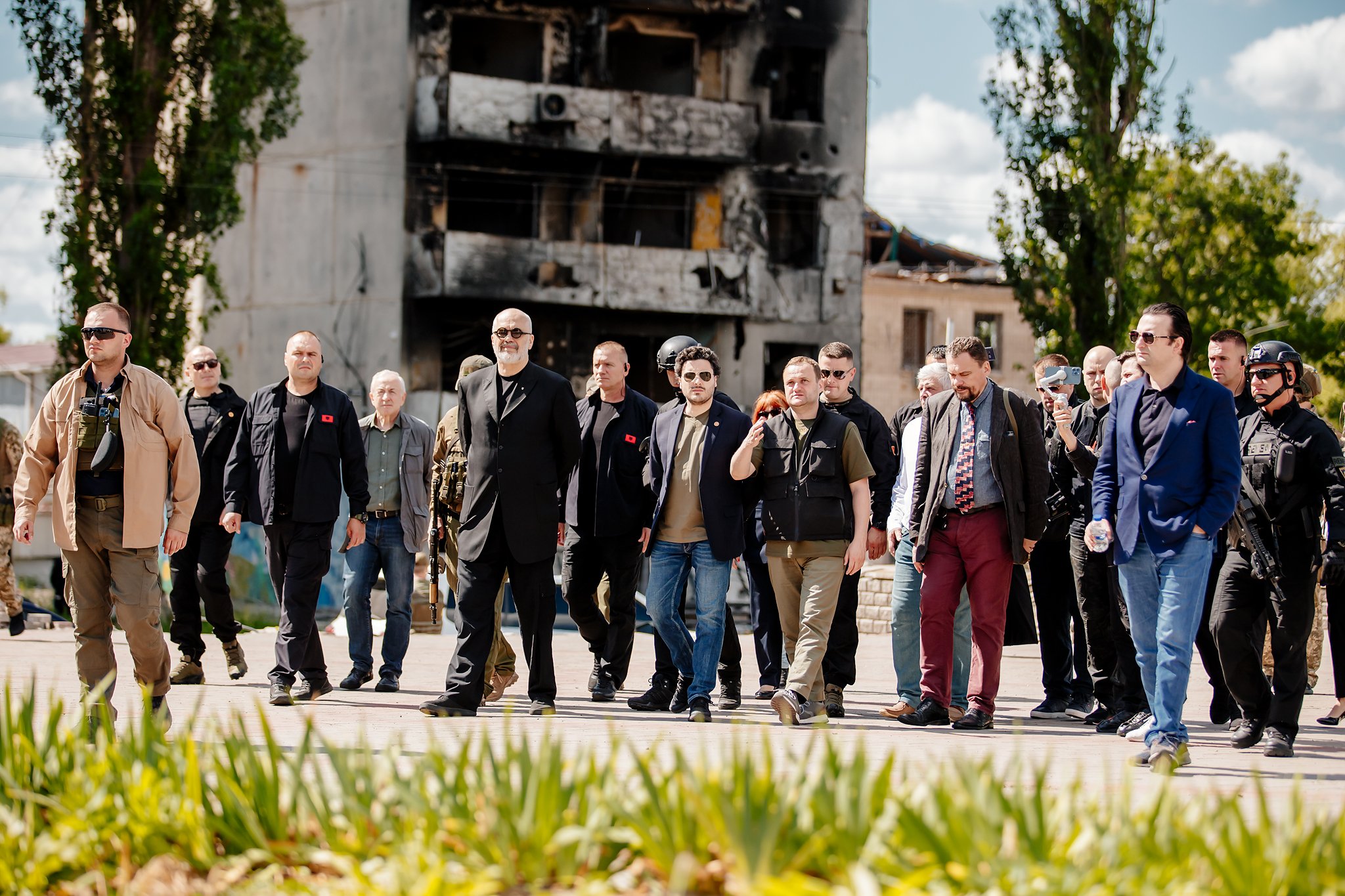 Abazoviq dhe Rama në Bordiankan e shkatërruar të Ukrainës: Bashkë me Edin, lutemi për paqe