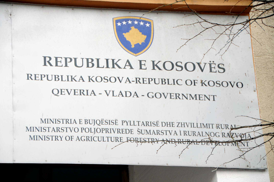 Ministria e Pecit i kompensoi fermerët mbi 6 mijë euro më shumë se sa ishin dëmtuar nga fatkeqësitë