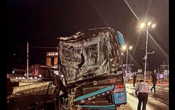 Aksidentohet autobusi në rrugën Gjilan-Ferizaj, ka të lënduar