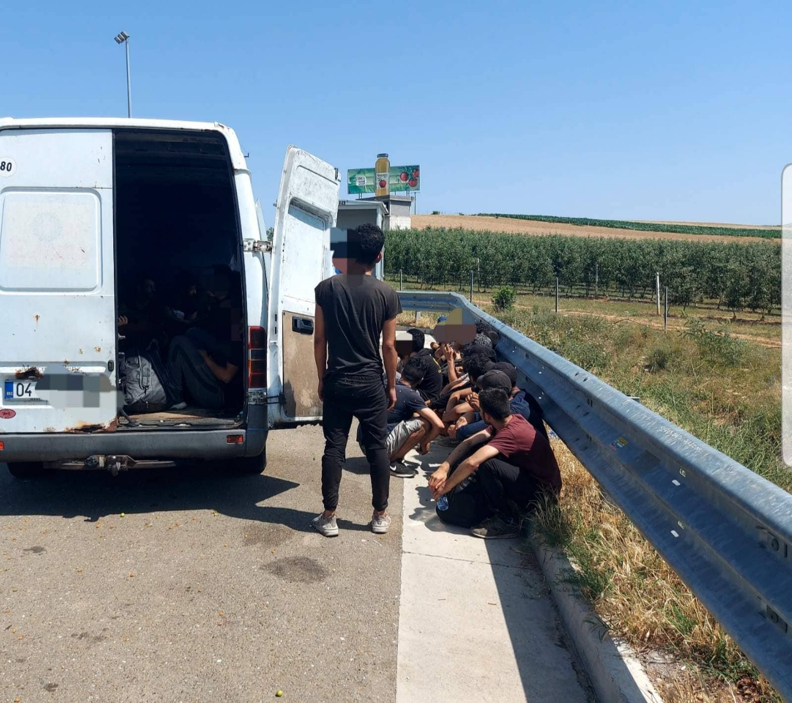 34 shtetas sirian kapen brenda një furgoni në autostradën “Ibrahim Rugova”