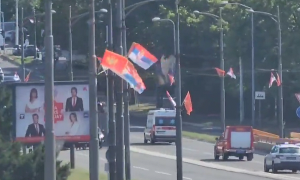 Rrugët e Beogradit stolisen me flamuj të Malit të Zi, Abazoviq thotë se janë shtete vëllazërore me Serbinë