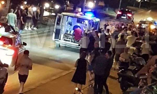 Aksident i rëndë në Prishtinë, dy vajza goditen nga vetura