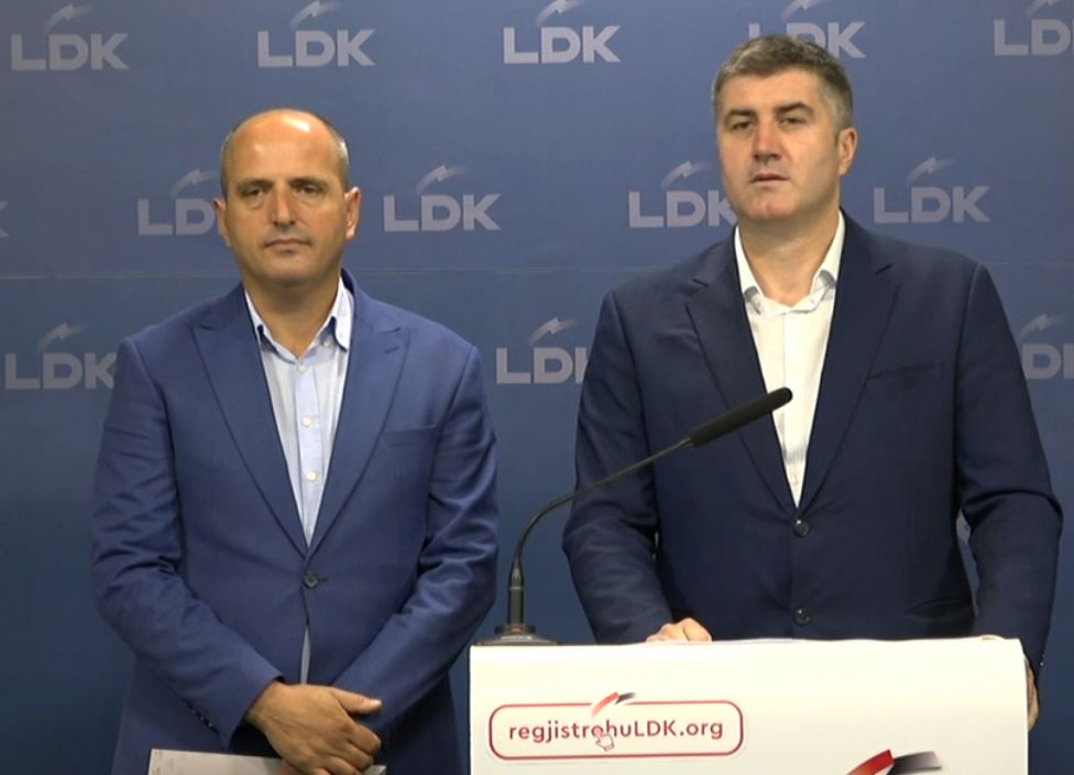 LDK akuzon Qeverinë Kurti: I lanë pa punë 1 mijë punëtorë shëndetësorë