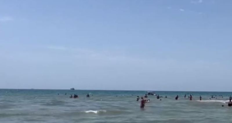 Plazhi i Durrësit “pushtohet” nga mushkonjat