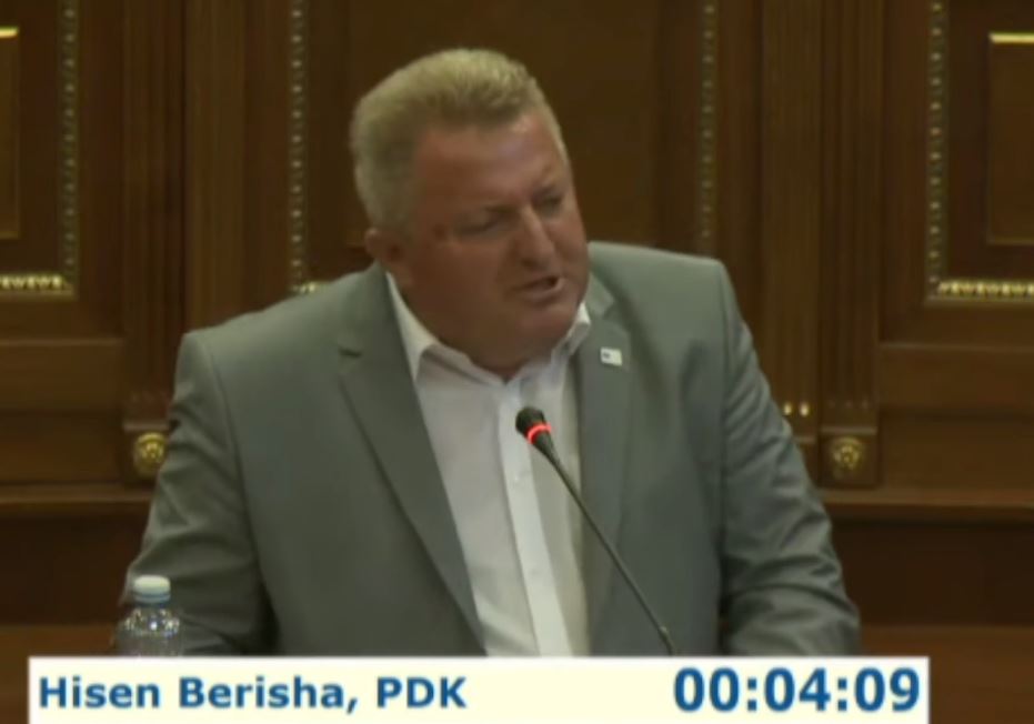 Berisha – Kurtit: Qysh po vazhdon kjo ikje nga vendi, ke me mbetë vetë me këta ministra t’u vjedh