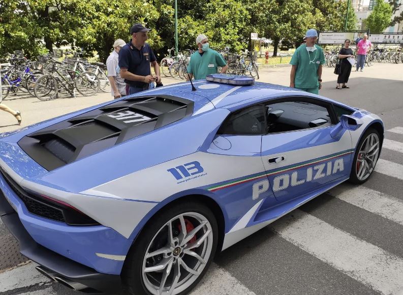 Ngjarja e ditës: Policia italiane me ‘Lamborghini’ vozit 300 km/h për të shpëtuar një jetë