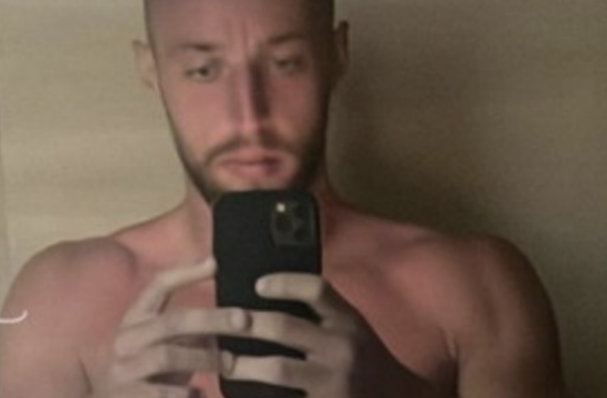 Na çuditë futbollisti italian, ia hakojnë telefonin dhe ia publikojnë një foto ku shihet tërsisht i zhveshur