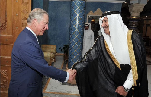 Princi britanik po akuzohet se mori një valixhe të mbushur me 1 milion euro nga Sheiku