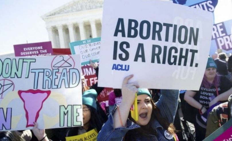SHBA: Disa kompani do të paguajnë udhëtimet e stafit për aborte
