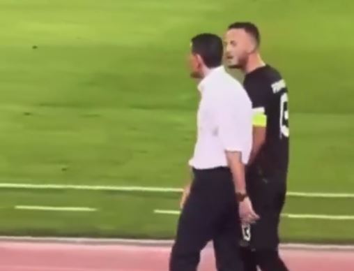 Kapiten i vërtetë – Pa u trembur, Rrahmani i bëri presion trajnerit grek që t’i ndalonte tifozët e tij