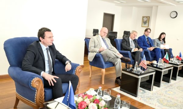 Kurti me Sveçlën takojnë ambasadorët e QUINT-it, u bisedua për targat dhe marrëveshjen për energjinë