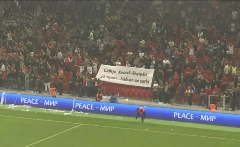 Tifozët nxjerrin parullën në stadiumin “Air Albania”: Lidhje Kosovë – Shqipëri, jo Open Balkan me Serbi