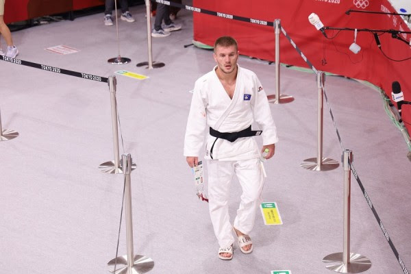 Akil Gjakova ndalet në gjysmëfinale, lufton për medalje të bronztë