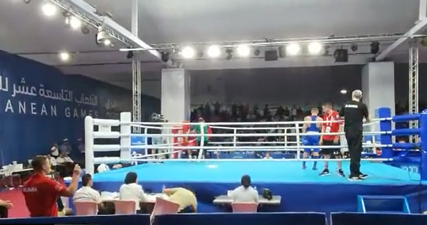 Gjyqtari i ‘ndihmoi’ boksierit algjerian – Alban Beqiri dorëzon ndeshjen menjëherë