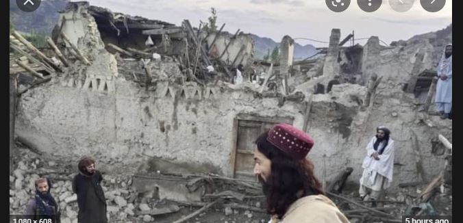 Shkon në mbi 1000 numri i të vdekurve nga tërmeti në Afganistan