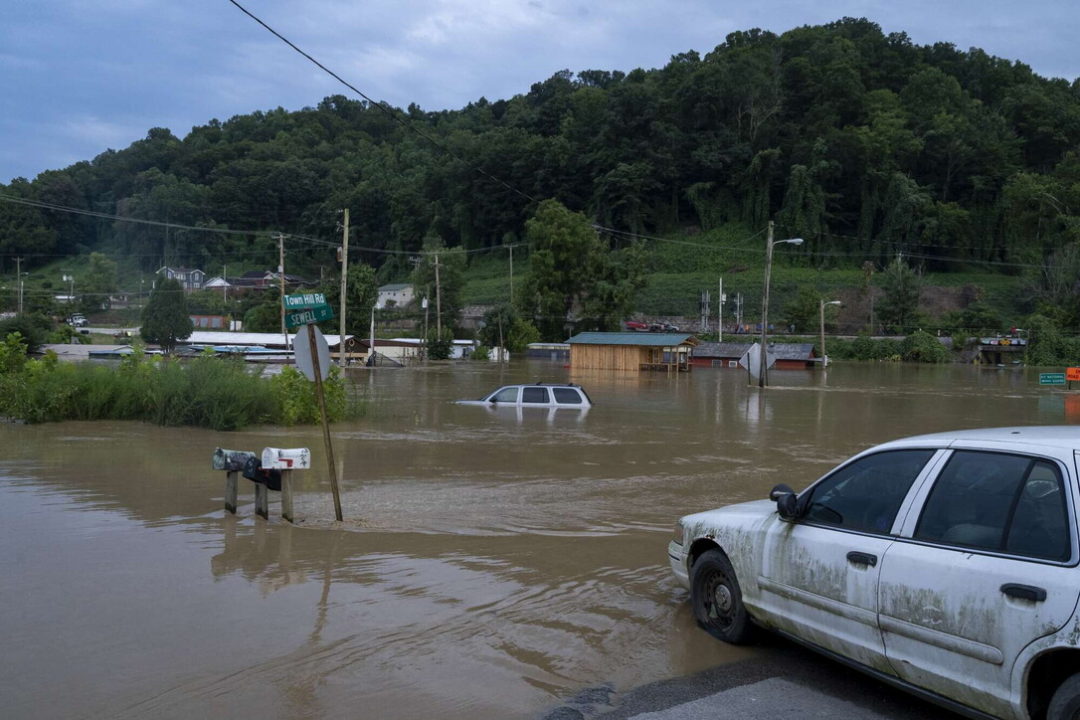 25 të vdekur nga përmbytjet në Kentucky të Amerikës, mes tyre gjashtë fëmijë