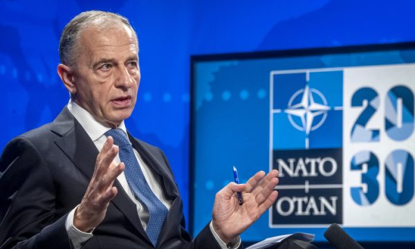 Zyrtari i lartë i NATO-s më 7 korrik zbarkon në Kosovë