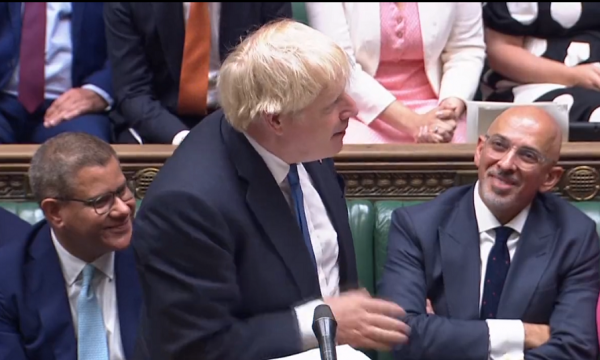 ‘Hasta la vista, baby’: Johnson shfaqet i disponuar në parlament
