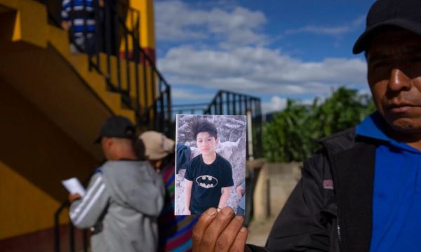 “Kamioni i vdekjes”, familjet vajtojnë për viktimat në San Antonio