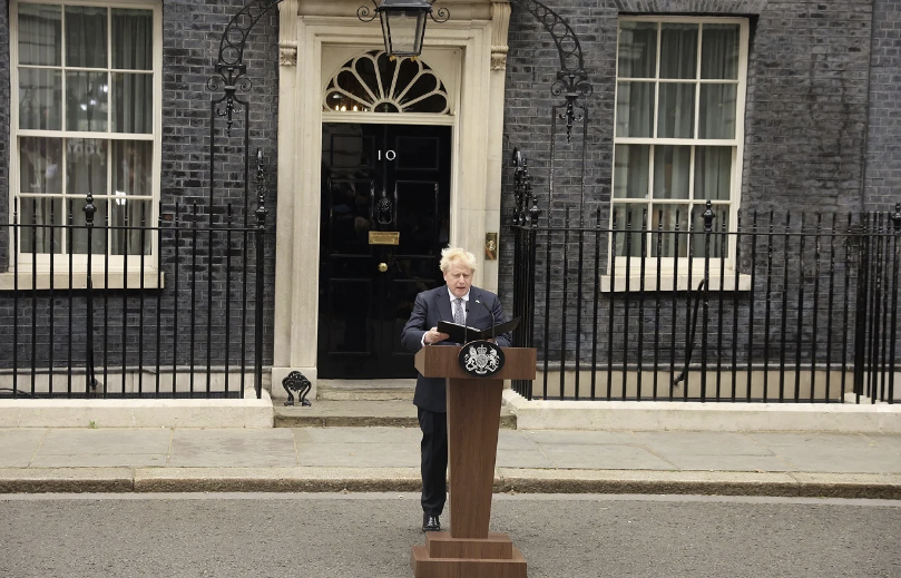 Boris Johnson: Sa i trishtuar që po dorëzohem, por jam krenar!