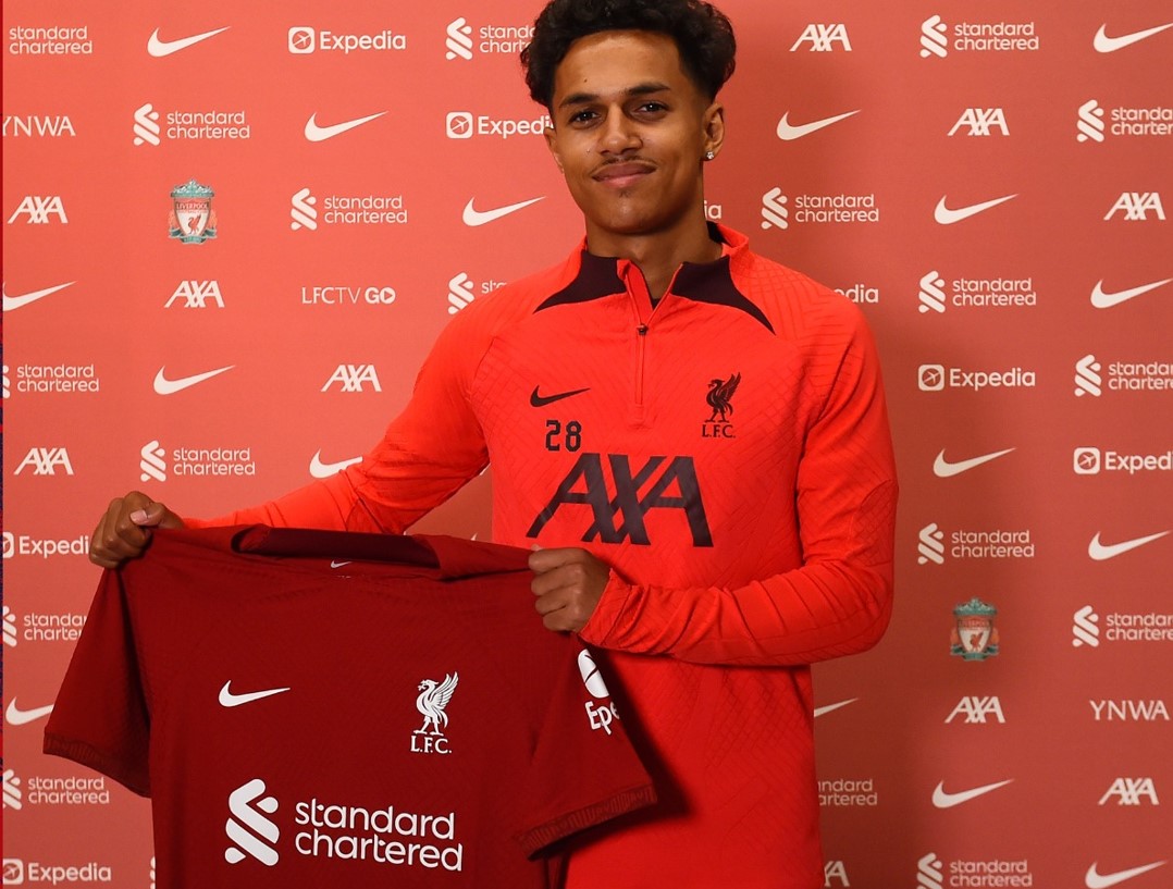 Zyrtare: Liverpooli nënshkruan me mesfushorin e ri