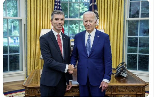 Ambasadori Dugolli takohet me presidentin Biden