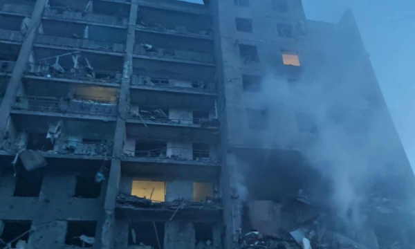 Rusia bombardon qytetin e Odesës, raportohet për 17 civilë të vrarë