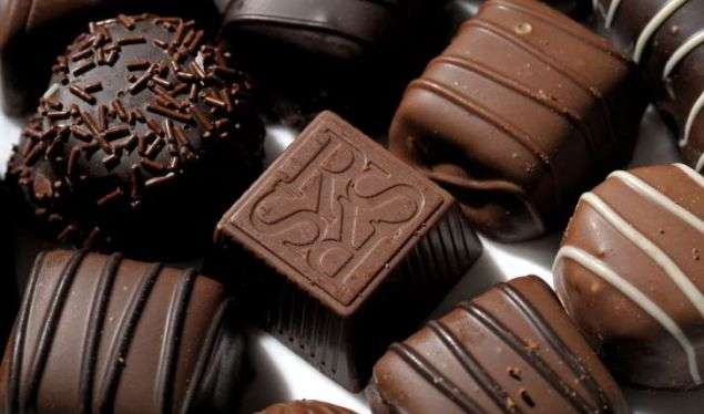 Fabrika ‘më e madhe në botë’ e çokollatës në Belgjikë e ndalon prodhimin për shkak të prezencës së salmonelës në to