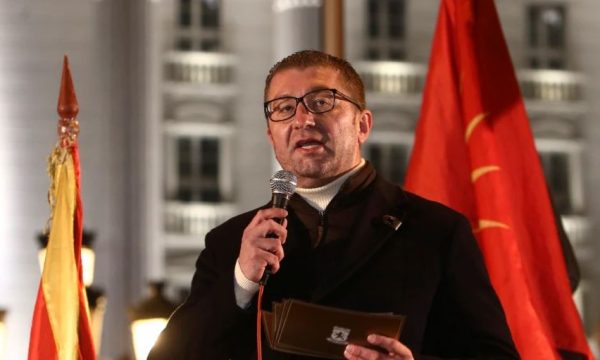 Lideri i opozitës maqedonase kundër propozimit francez: Nuk na duhet Evropa nëse asimilohemi