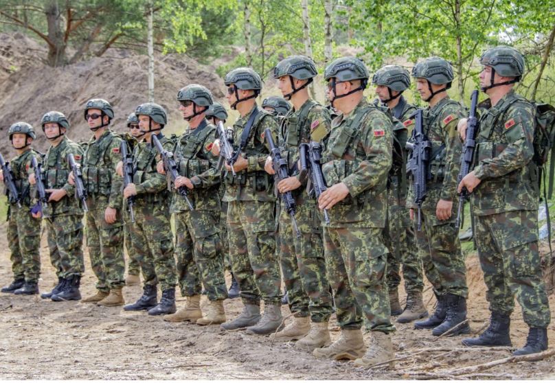 Trupat shqiptare pranë kufirit të Ukrainës, stërvitje në kuadër të NATO-s