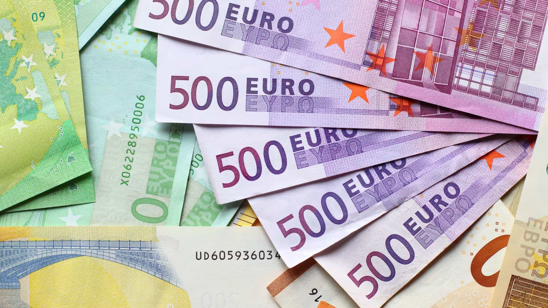 Euro po “shkrin” këto ditë, si përkthehet kjo në ekonomi