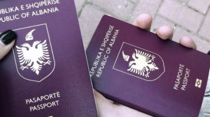 Rritet interesimi i kosovarëve për marrjen e pasaportës shqiptare