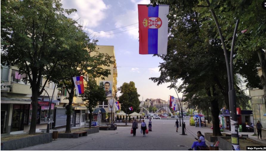 Autoritetet serbe tërheqin vendimin për ndalimin e pushimeve të punonjësve në veri