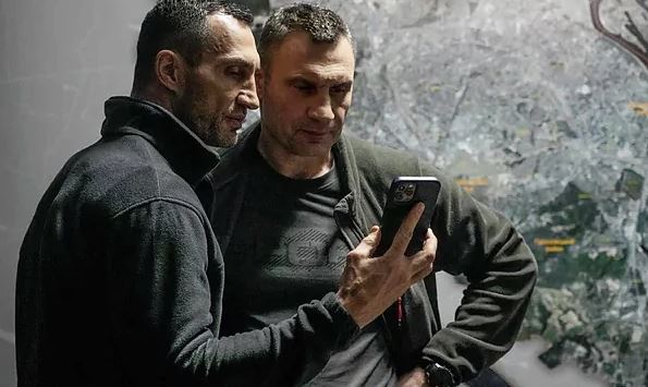Wladimir dhe Vitali Klitschko në një intervistë emocionale: Njerëzit po vdesin, po përdhunohen e torturohen