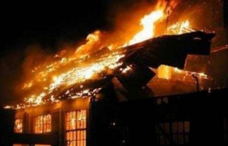 Zjarr në një fabrikë në Prizren, lëndohen dy persona