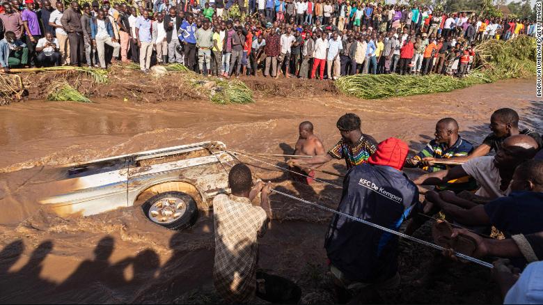24 persona të vdekur nga përmbytjet në Ugandë