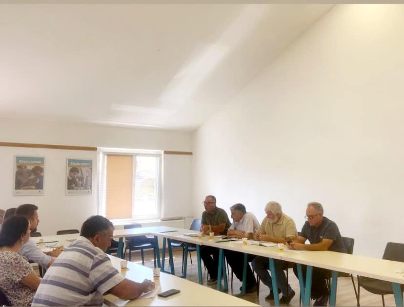 Rrahman Jasharaj e Ymer Ymeri takohen me drejtorët komunal të Arsimit: Ose Ligjin e Pagave ose grevë