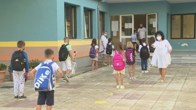Shqipëria vendos: Rreth 2 mijë mësues çdo vit në testim psiko-social, kush ngel s’do të jetë mësues